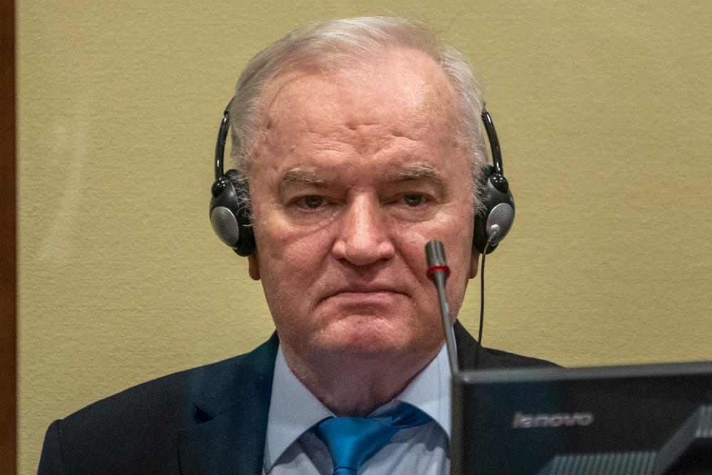 Ratko Mladic vid FN:s krigsförbrytartribunal i Haag 2021, då domare slog fast att hans livstidsdom står fast. Foto: Jerry Lampen/AP/TT