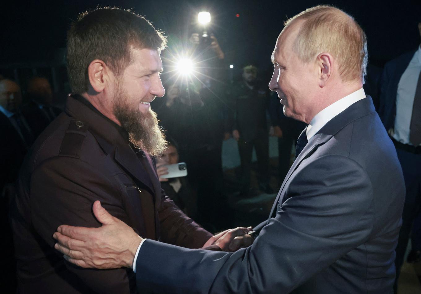 Ramzan Kadyrov tar emot Vladimir Putin i Groznyj i Tjetjenien. Besöket skedde den 20 augusti 2024. Foto: Vjatjeslav Prokofjev/Sputnik, pool via AP/TT