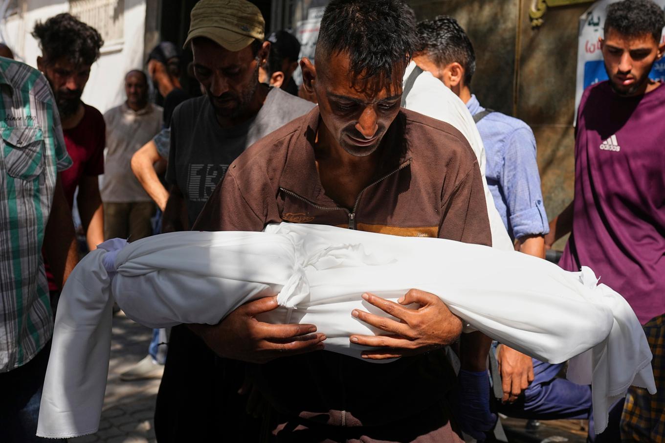 Den amerikanska tidningen The Washington Post har publicerat en lista över 18 500 barn som dödats i Gaza. Arkivbild. Foto: Jehad Alshrafi/AP/TT