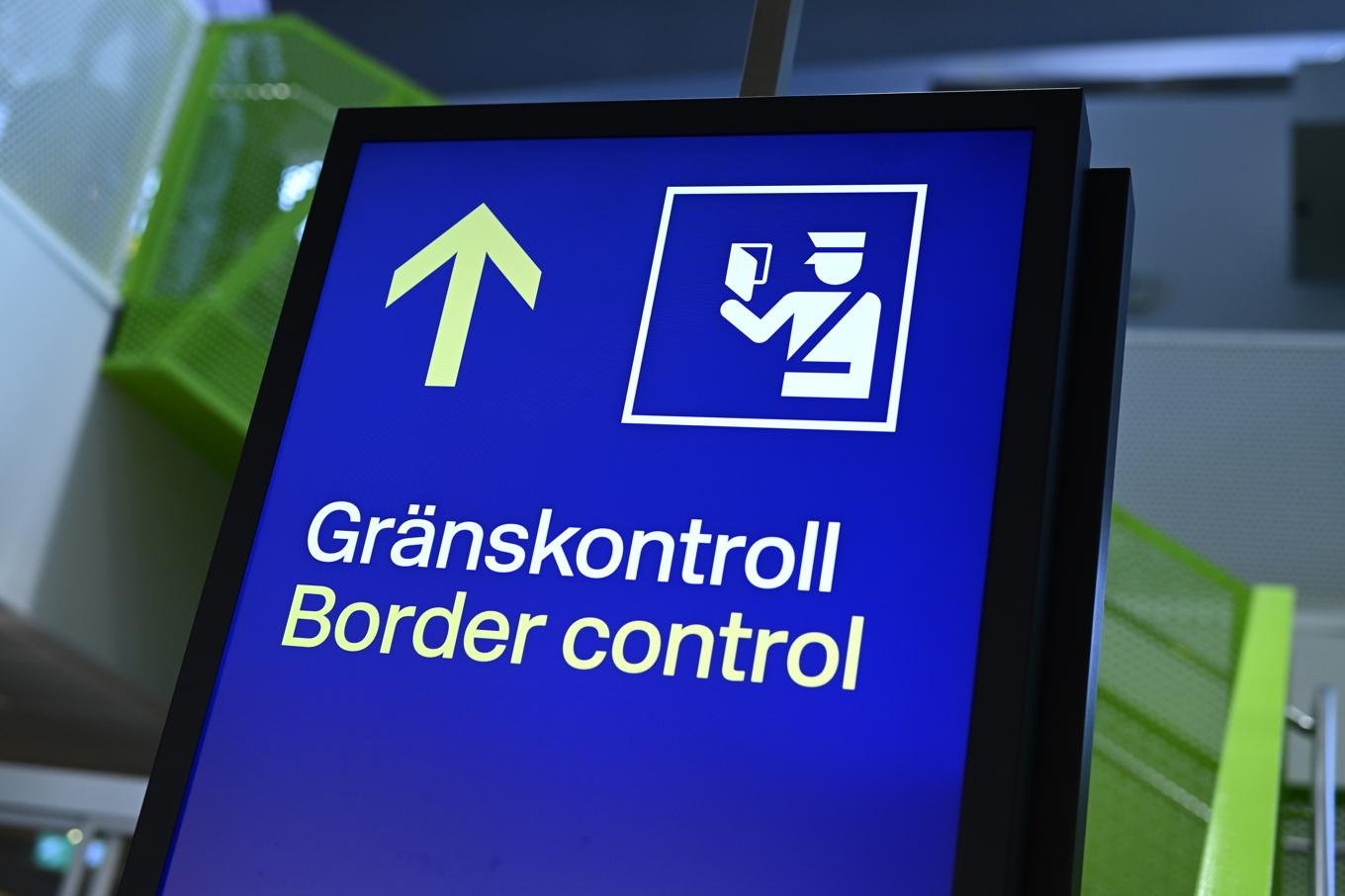 I oktober införs hårdare kontroller av personer som reser in i Sverige från länder utanför EU. Arkivbild Foto: Oscar Olsson/TT