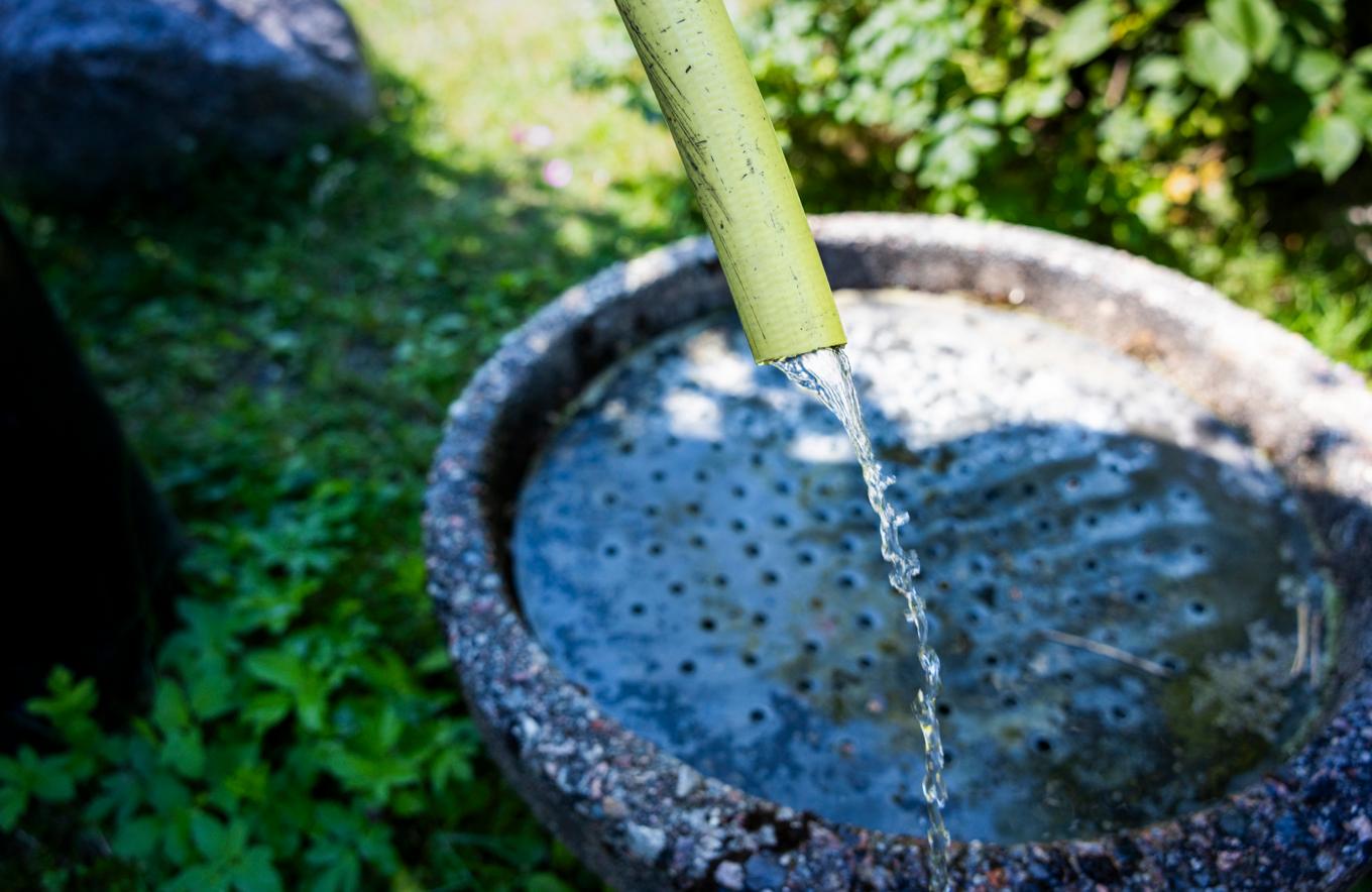 Hushåll med vatten från egen brunn bör spara så att vattnet räcker ända fram till hösten. Foto: Pär Bäckström/TT