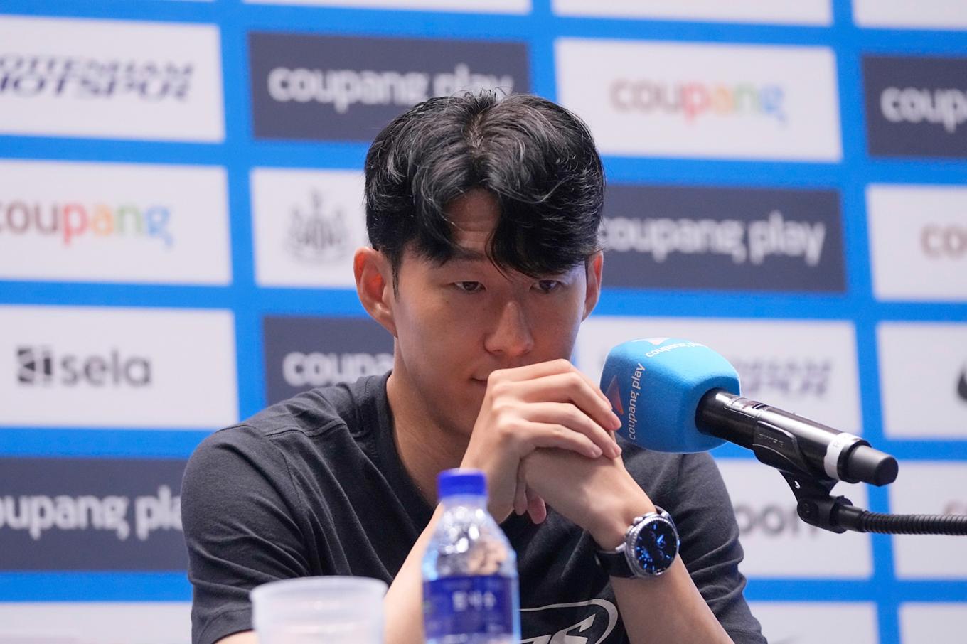 Tottenhams Son Heung-Min berättade under en presskonferens i Seoul att han lämnar den engelska Premier League-klubben. Foto: Ahn Young-Joon/AP/TT