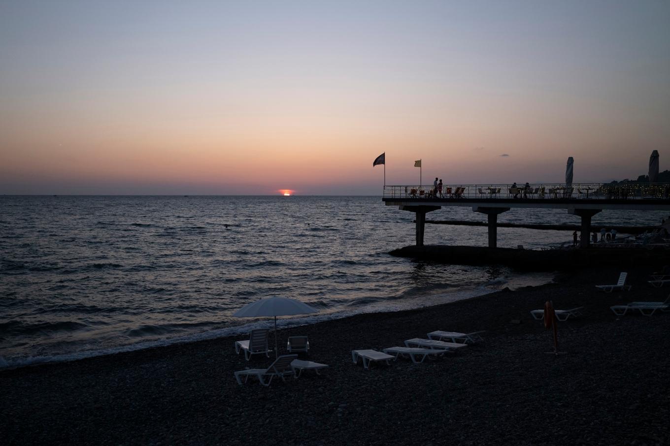 I fredligare tider är Sotji mer känd som en populär sol- och badort för ryssarna. Arkivbild. Foto: Aleksandr Zemlianitjenko/AP/TT