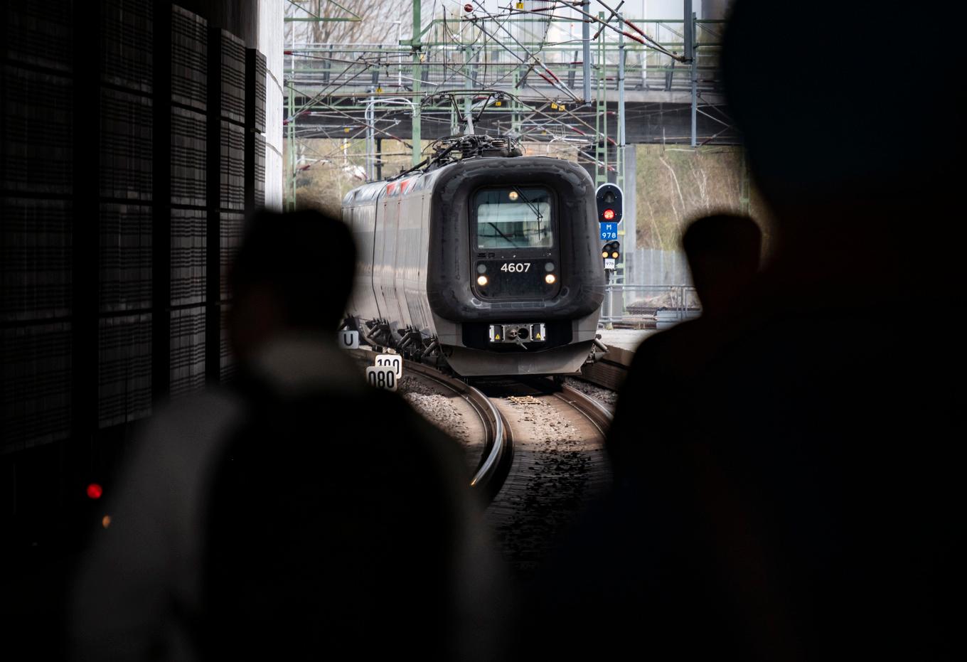 Danska fotbollssupportrar fick kliva av vid stationen i Hyllie och skickades sedan tillbaka till Danmark. Arkivbild. Foto: Johan Nilsson / TT
