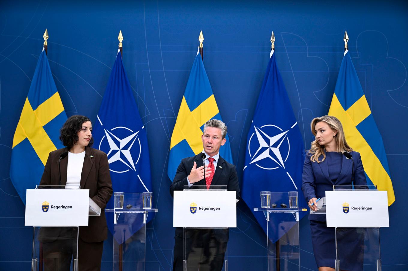 Utbildnings- och integrationsminister Simona Mohamsson (L), försvarsminister Pål Jonson (M) och energi- och näringsminister Ebba Busch (KD) under en pressträff. Foto: Pontus Lundahl/TT