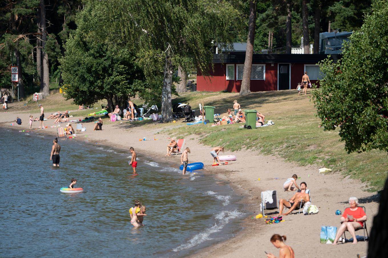 Varmare somrar för med sig fler drunkningsolyckor. Arkivbild. Foto: Fredrik Sandberg/TT