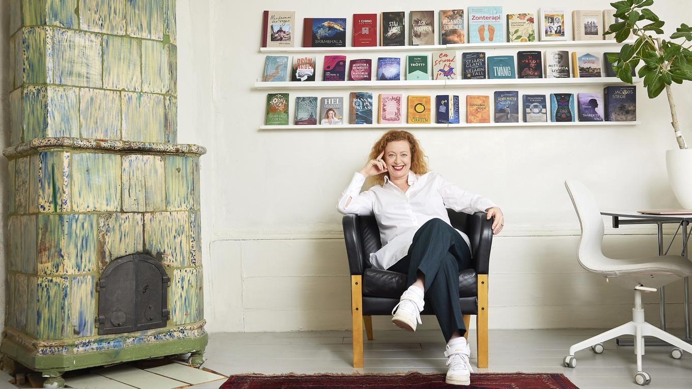 Josefin Lassbo är förlagschef på sitt företag Lassbo Förlag. Hon brinner för att hjälpa aspirerande författare att växa i sitt skrivande. Foto: Privat
