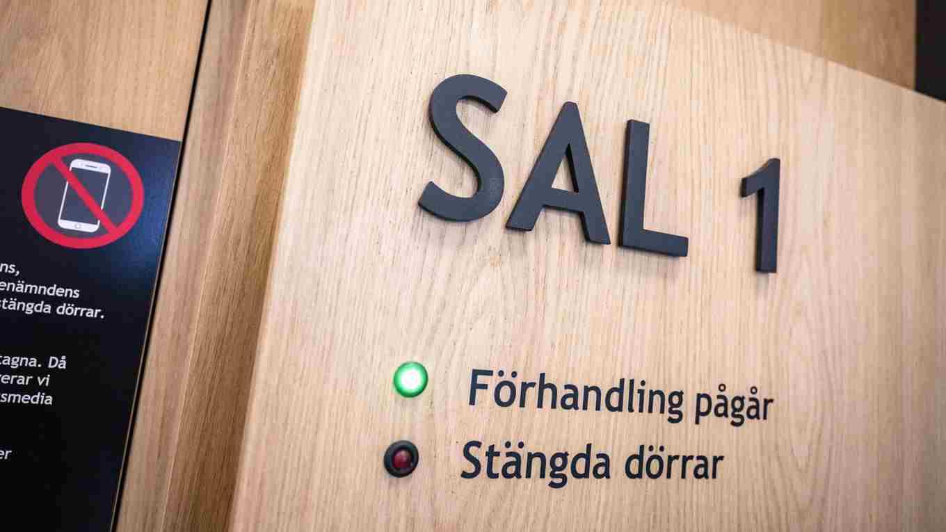 Vi ska aldrig tysta kvinnors berättelser. Men ingen människa ska sättas i fängelse utan bevis, skriver debattören. Foto: Johan Nilsson/TT