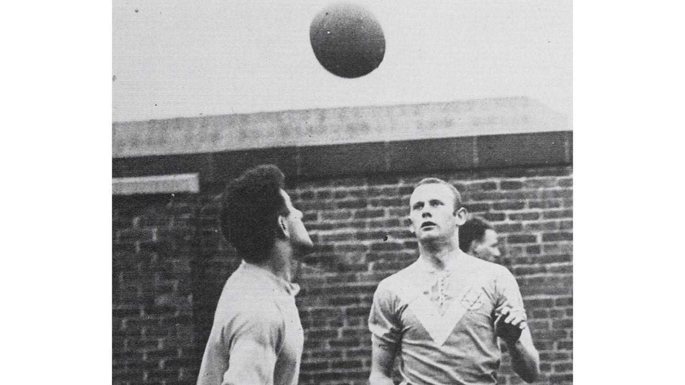 Alexander Fábián i träning med Hakoah Wien. Foto: Ur boken Hoppauf Hakoah av John Bunzl (Junius, Wien, 1987).
