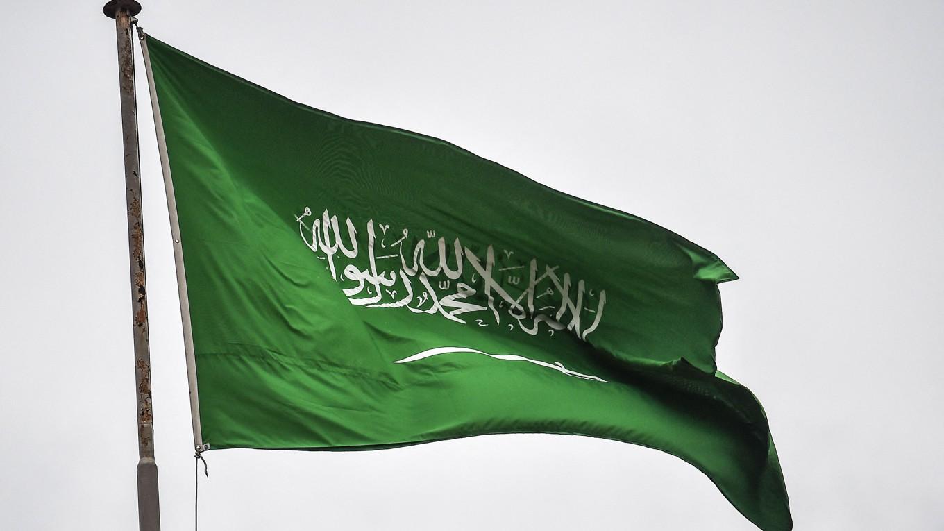 Den saudiska flaggan. Många människor avrättades i Saudiarabien under det första halvåret. Foto: Ozan Kose/AFP via Getty Images