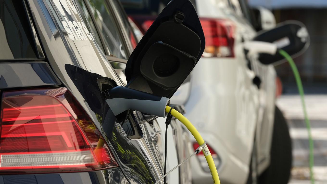 Under det gångna året registrerades nästan 1,5 miljoner nya batteridrivna bilar i EU. Foto: Sean Gallup/Getty Images