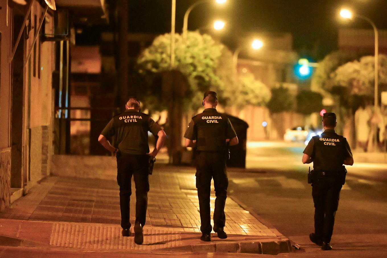 Poliser från den nationella polisen, Guardia Civil, patrullerar i Torre Pacheco den 16 juli, efter oroligheterna. Jose Jordan/AFP via Getty Images.