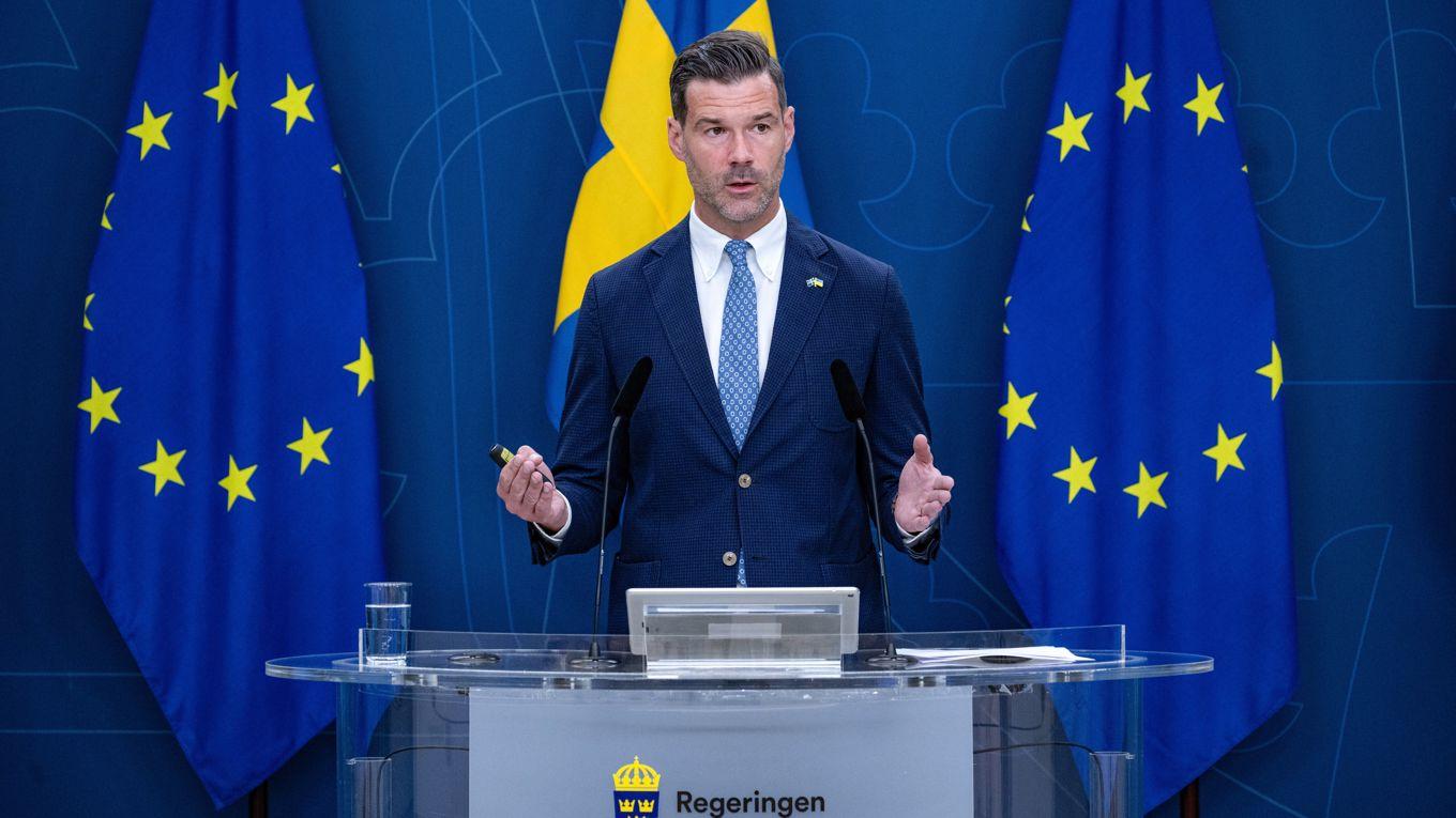 Regeringen har intagit en relativt defensiv hållning i den politiska stormen. Foto: Roger Sahlström