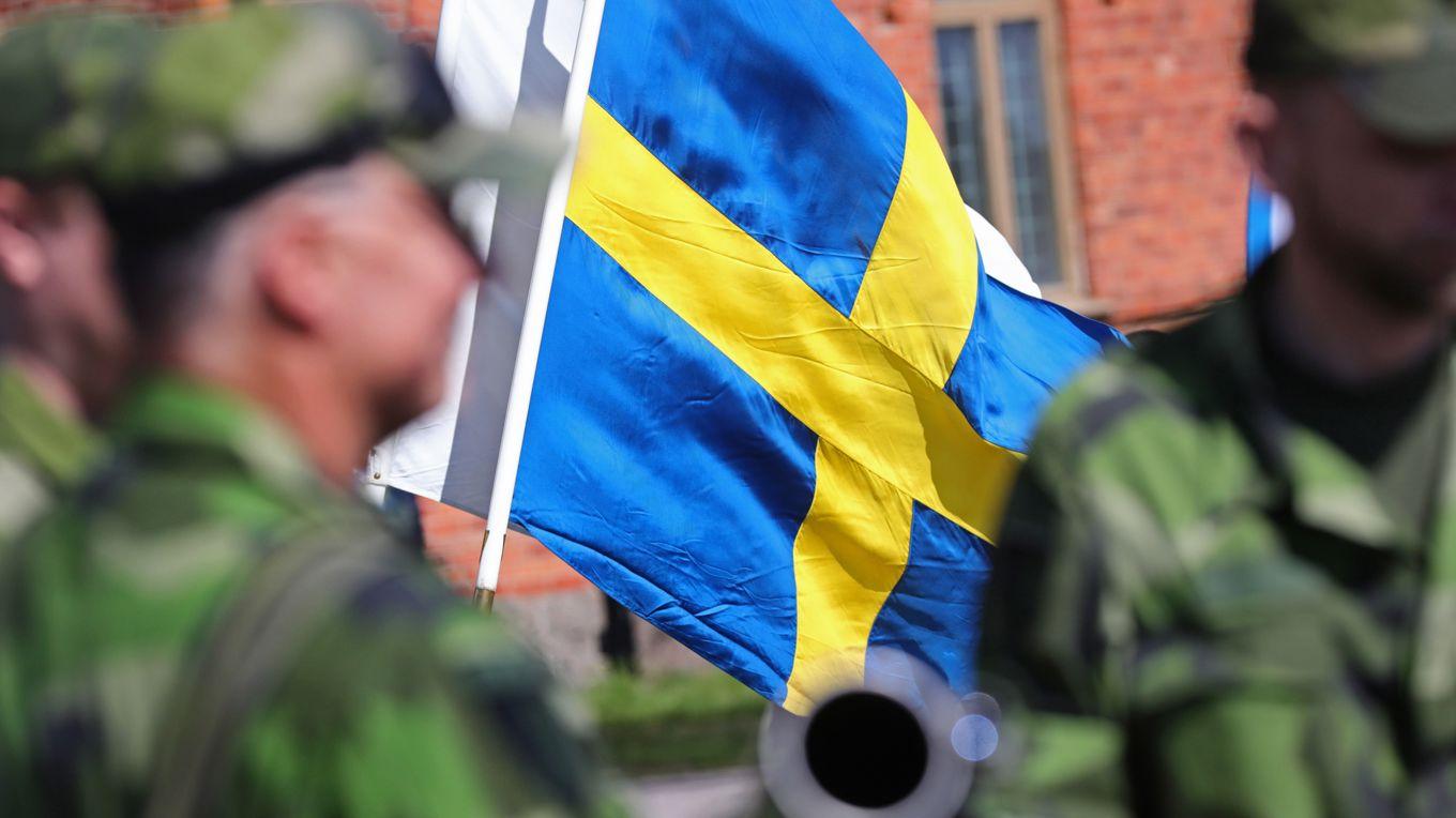I dag läggs cirka 140 miljarder på försvaret, men med nya krav skulle det behöva bli runt 300 miljarder, skriver Daniel Källenfors (M). Foto: Shutterstock