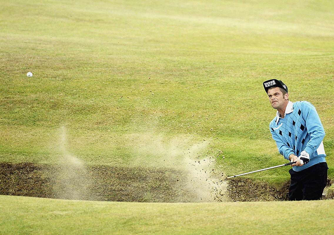 Jesper Parnevik menar att The Open är en tävling för kompletta golfare.
– Man måste kunna slå de flesta slagen eftersom det blåser mycket. Oftast blåser det rejält och då blir det svårare om man bara har ett slag i väskan, säger han. Foto: Andrew Redington/Getty Images