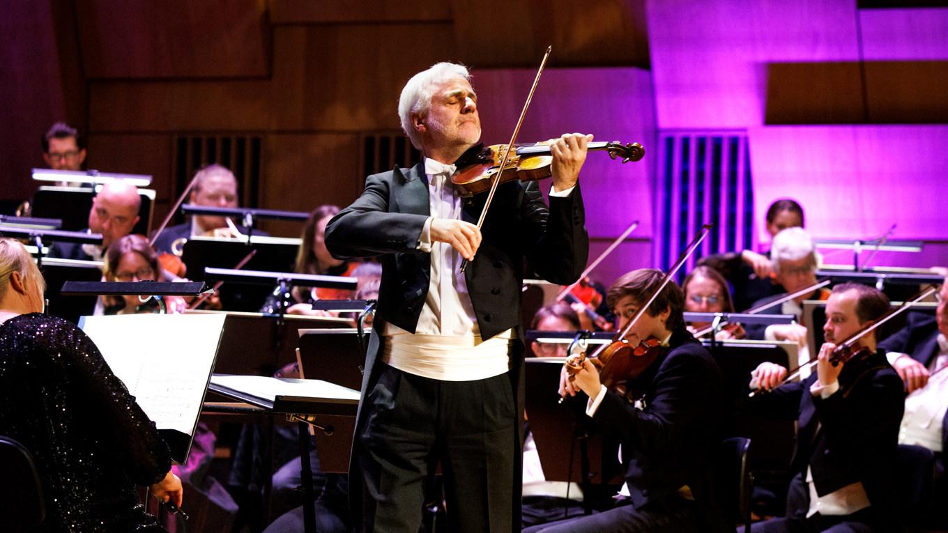Dirigenten Rainer Honeck är sedan 1992 konsertmästare för Wienerfilharmonikerna. Foto: Emma Larsson