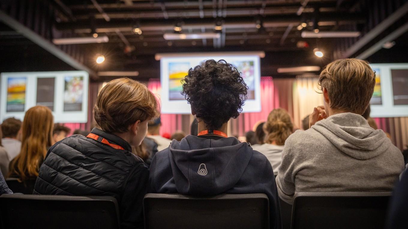 Sammanlagt 1 200 lärare kommer att delta i projektet ”Storytelling för lärare”, som syftar till att förbättra skolelevers svenska i tal och skrift. Foto: Niklas Maupoix