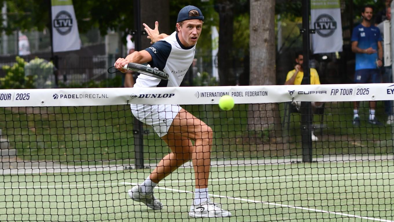 Efter några år som padeltränare satsar nu Max Björkman fullt ut på sin egen karriär. Nu stundar SM. Foto: Privat