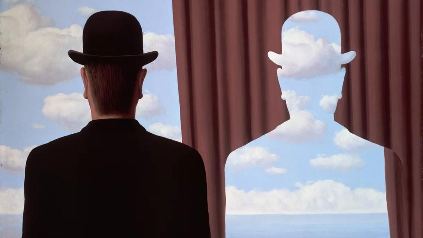 Människan är både uppfylld av världen och en betraktare av den. Målning av René Magritte (1898–1967). Foto: Public Domain