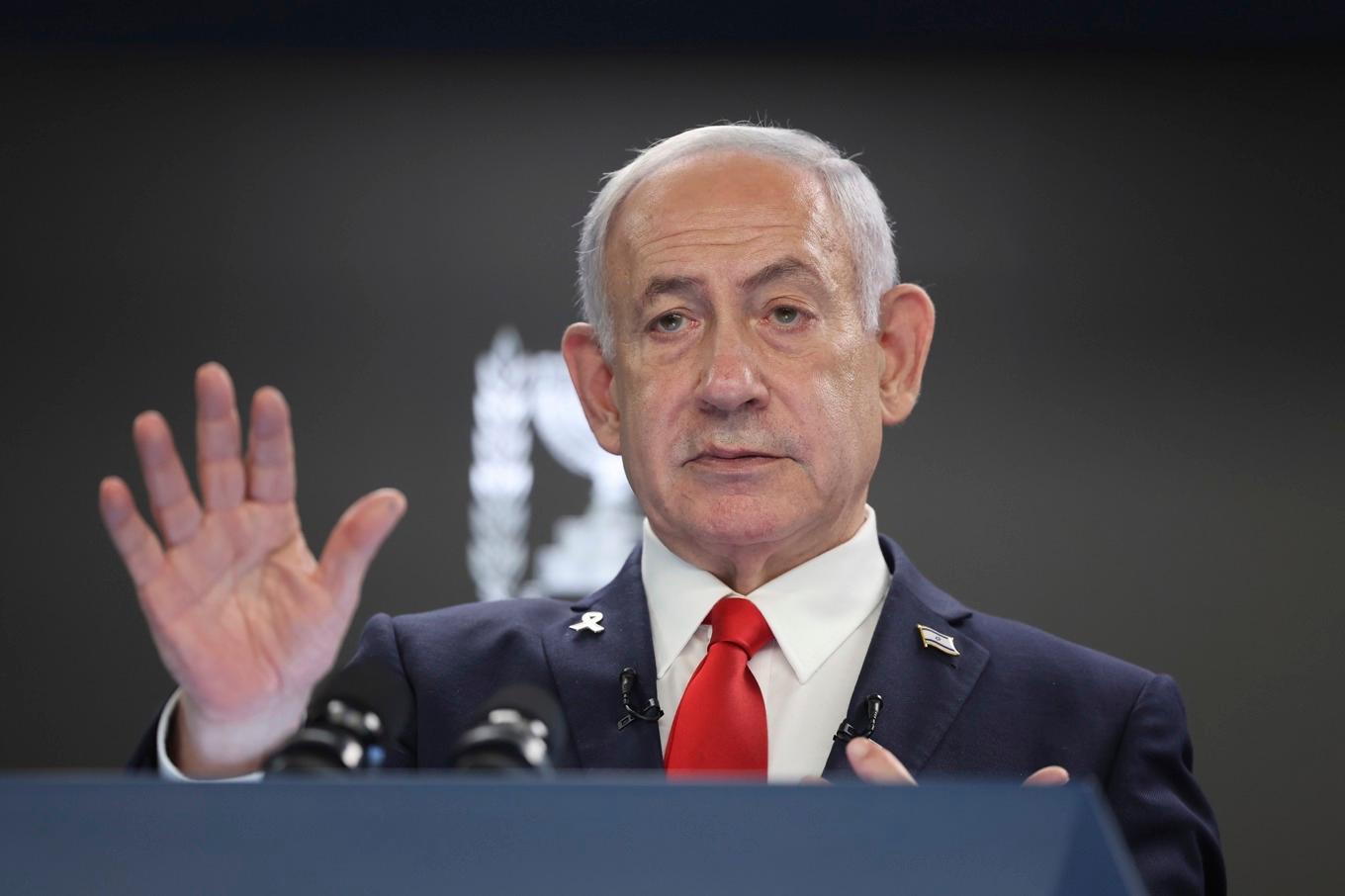 Israels premiärminister Benjamin Netanyahu under söndagens presskonferens. Foto: Abir Sultan/AP/TT