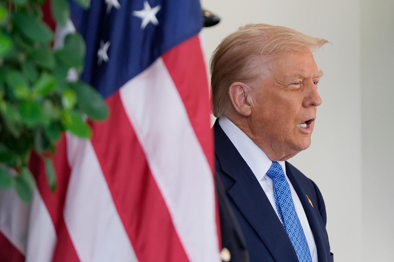 USA:s president Donald Trump lovar att göra huvudstaden säker igen, säger han. Bild från i fredags. Foto: Julia Demaree Nikhinson/AP/TT
