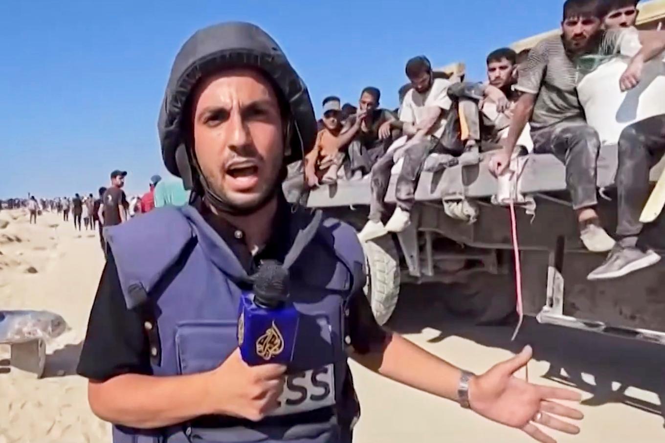 Stillbild plockad från en nylig direktsändning där Anas al-Sharif rapporterade i Al Jazeera från Gazaremsan. Foto: Al Jazeera via AP/TT