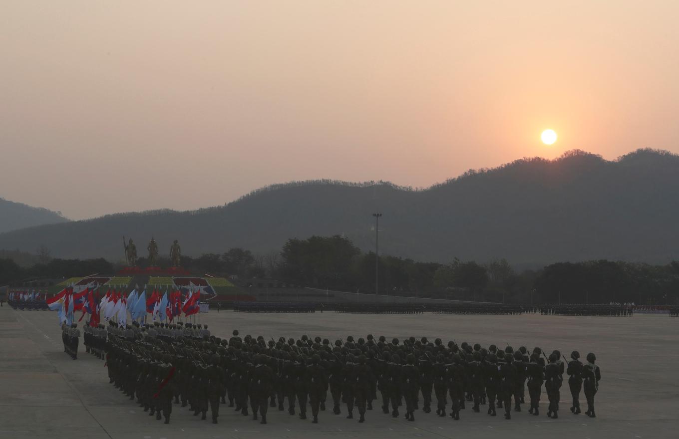Soldater tillhörande Myanmars regeringsstyrkor under en parad i huvudstaden Naypyitaw 2022. Foto: Aung Shine Oo/AP/TT
