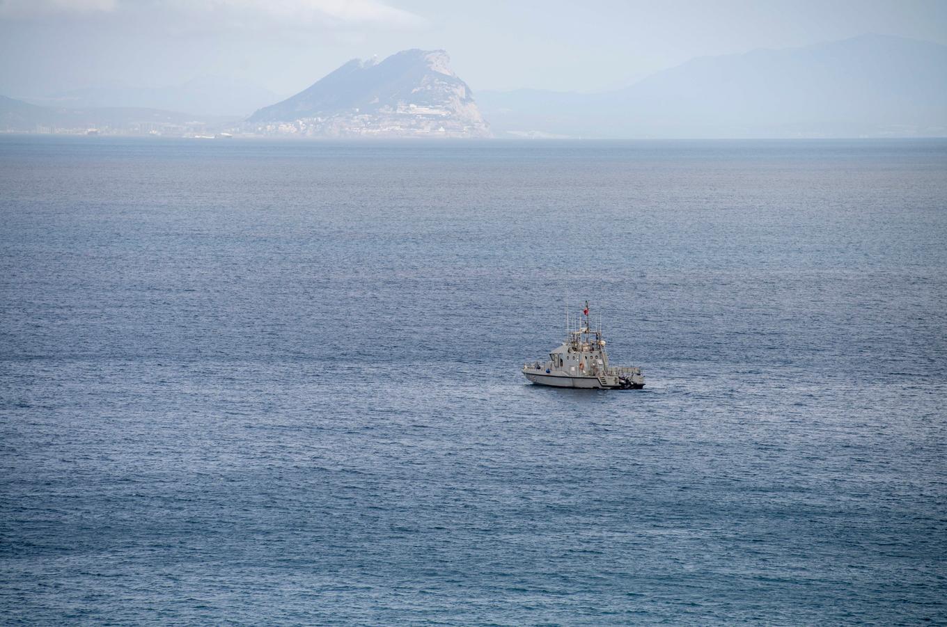 Marockanska kustbevakningen patrullerar vid gränsen till den spanska exklaven Ceuta. Bilden är tagen vid ett annat tillfälle. Foto: AP/TT