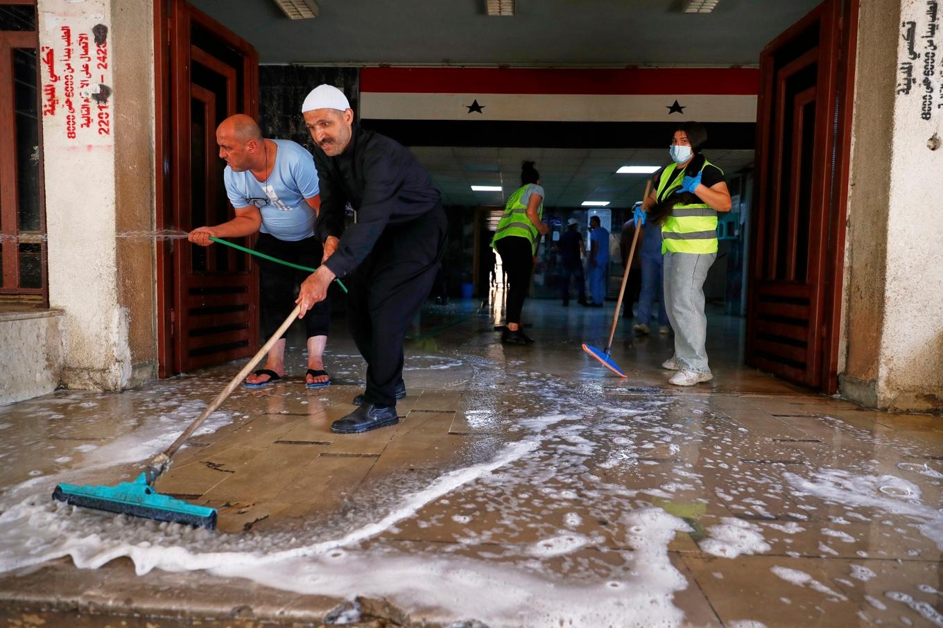 Sjukhuset i al-Suwayda (Sweida) städas efter en veckas dödliga sammandrabbningar i staden. Bild från 25 juli. Foto: Omar Sanadiki/AP/TT