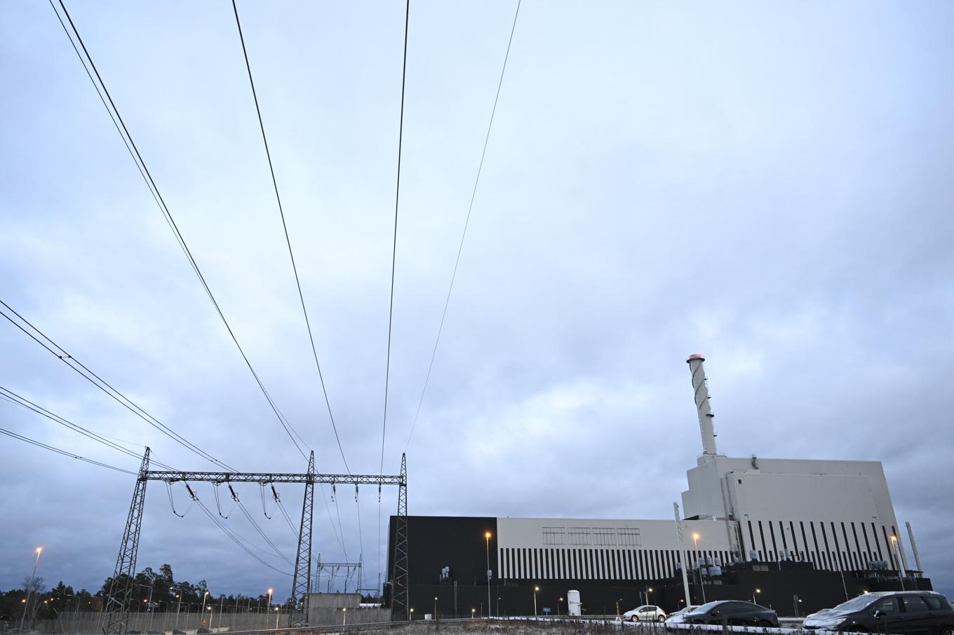 Sveriges största kärnkraftverk, OKG i Oskarshamn, kommer att stå still längre än beräknat. Arkivbild Foto: Fredrik Sandberg/TT
