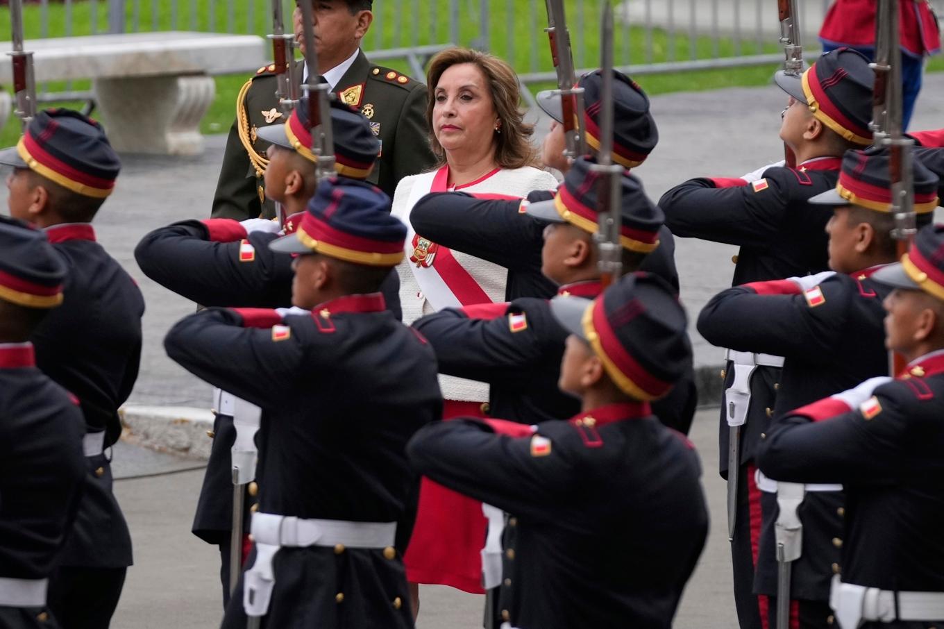 Perus president Dina Boluarte under firandet av självständighetsdagen i Lima den 28 juli. Foto: Martin Mejia/AP/TT
