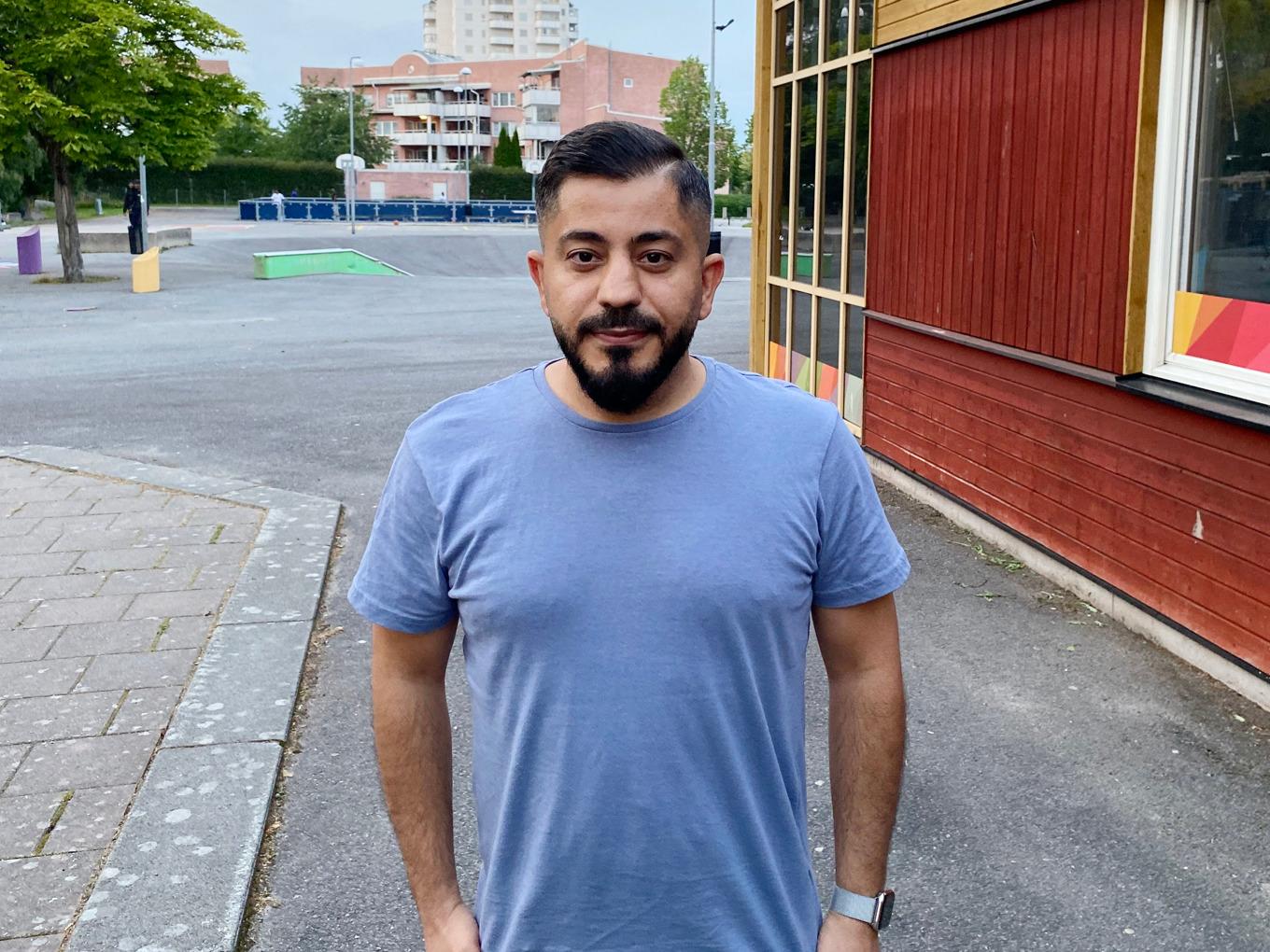 Fritidsledaren Abdulrahman Ibrahim Muhammed på fritidsgården i Vivalla i Örebro. Foto: Maja Steen Danielsson/TT