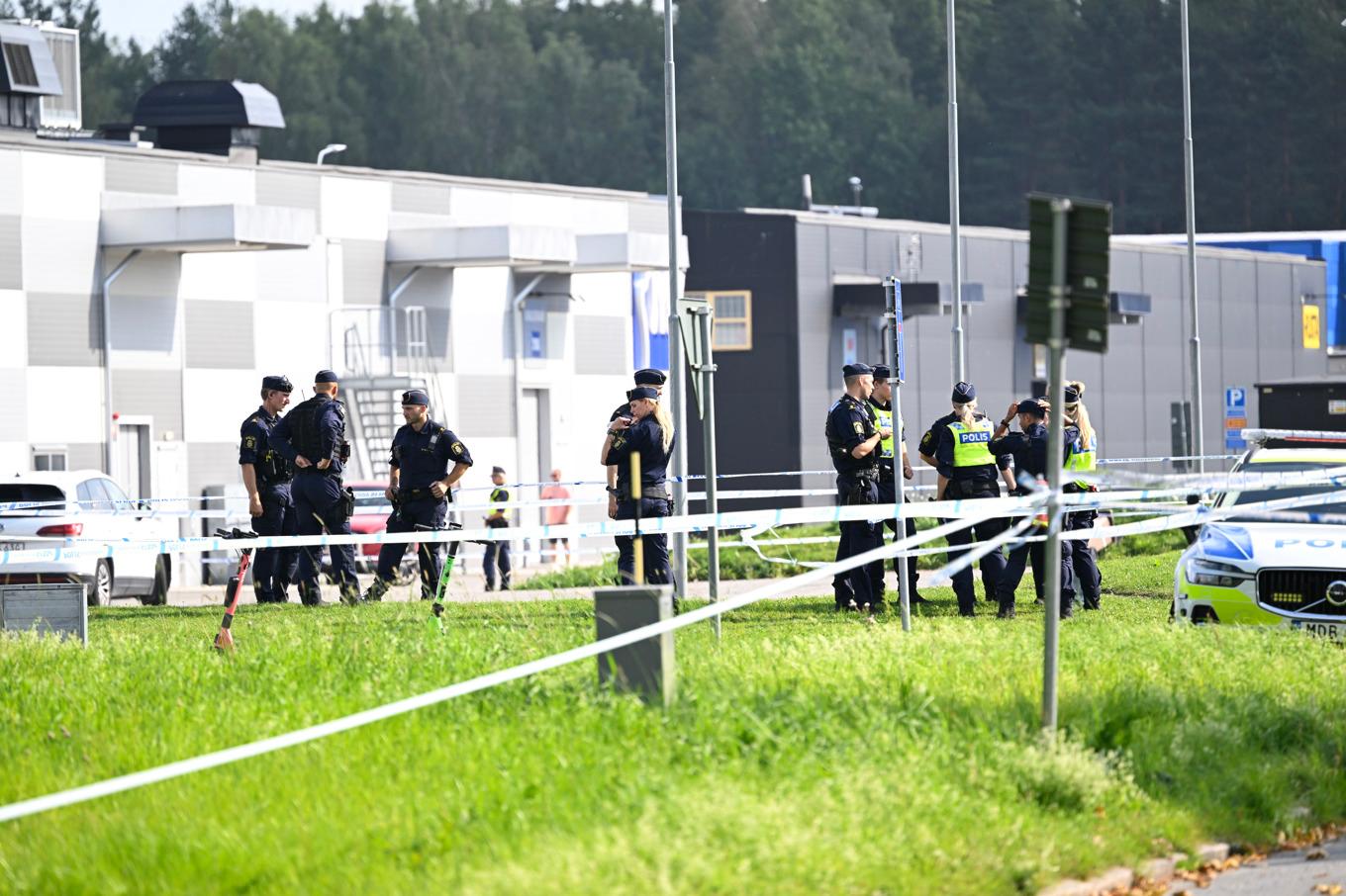 Polis på plats under fredagen. Foto: Fredrik Sandberg/TT