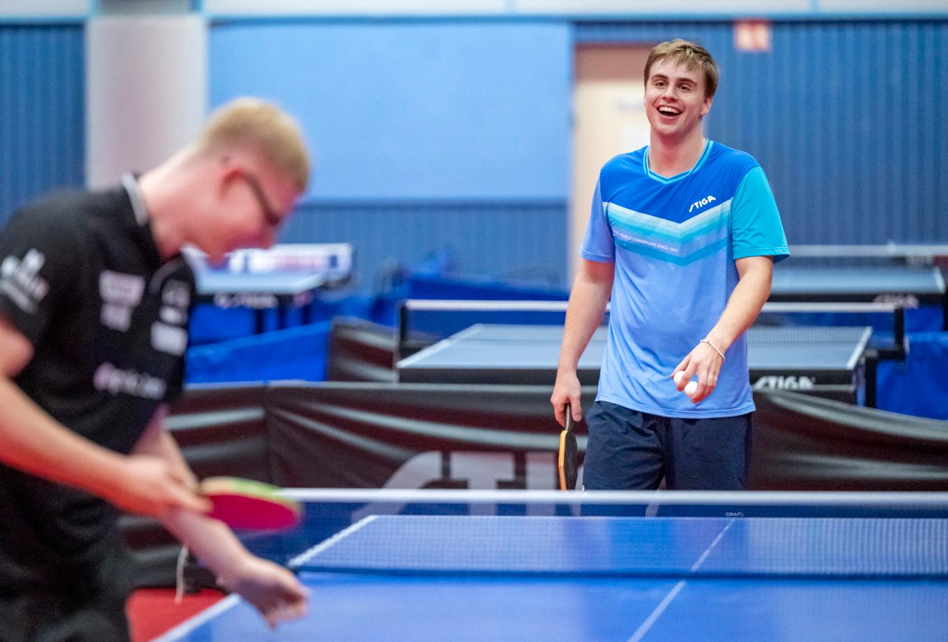 Bordtennisstjärnan Truls Möregårdh, rankad sjua i världen, laddar upp inför stortävlingen Europe Smash hemma i Malmö med träning mot världssexan Félix Lebrun, Frankrike, i Sofielunds Idrottshus. Foto: Johan Nilsson / TT