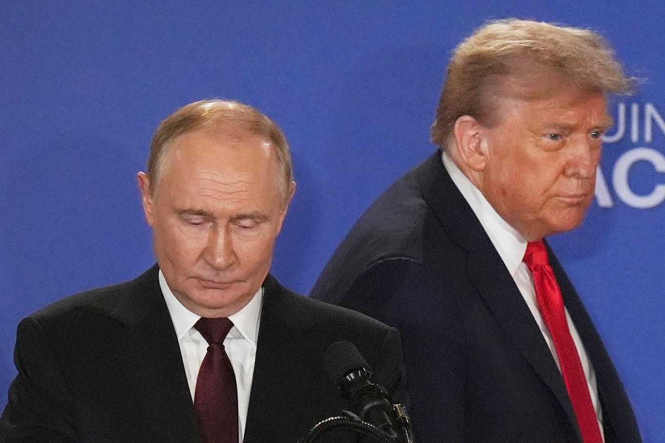 Rysslands president Vladimir Putin och USA:s president Donald Trump under en gemensam presskonferens efter mötet i fredags i Anchorage i Alaska. Foto: Jae C Hong/AP/TT
