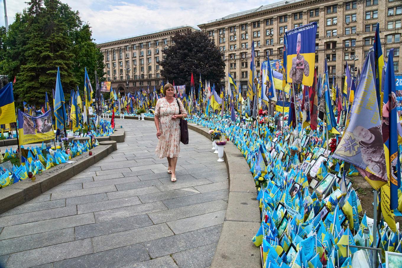 Minnesplats i Kiev för stupade ukrainska soldater. Arkivbild. Foto: Efrem Lukatsky/AP/TT