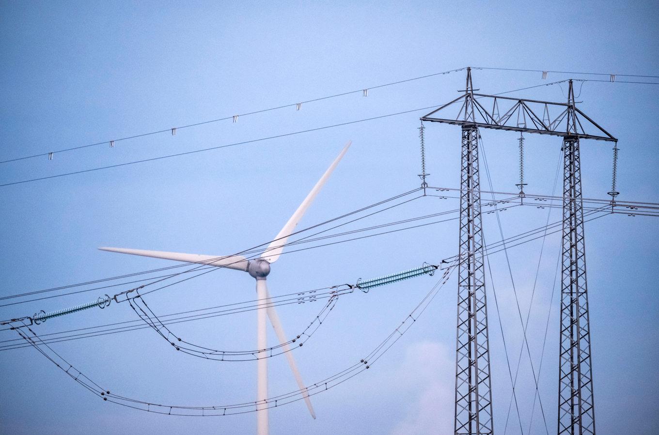 Stillastående vindkraftssnurror och kärnkraft lyfter elpriset rejält i sydligaste Sverige. Arkivbild. Foto: Johan Nilsson/TT