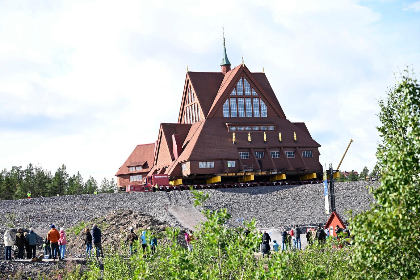 Kiruna kyrka har flyttats fem kilometer från sin gamla plats till nya Kiruna centrum. Foto: Fredrik Sandberg/TT