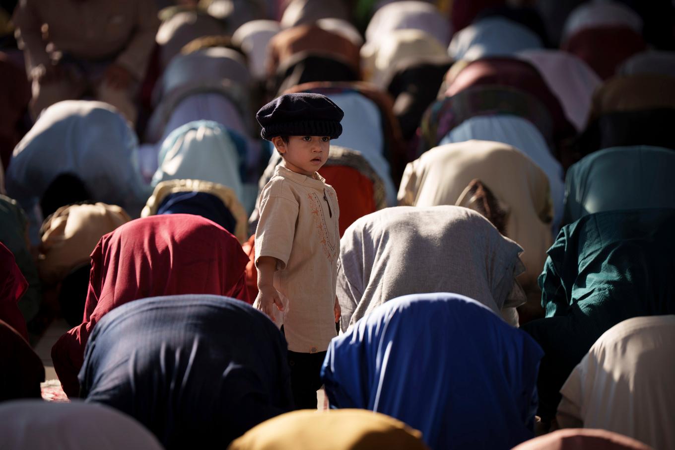 Bön vid en moské i Malaysias huvudstad Kuala Lumpur, som dock inte berörs av de nya lagarna i delstaten Terengganu. Bild tagen i mars. Foto: Vincent Thian/AP/TT