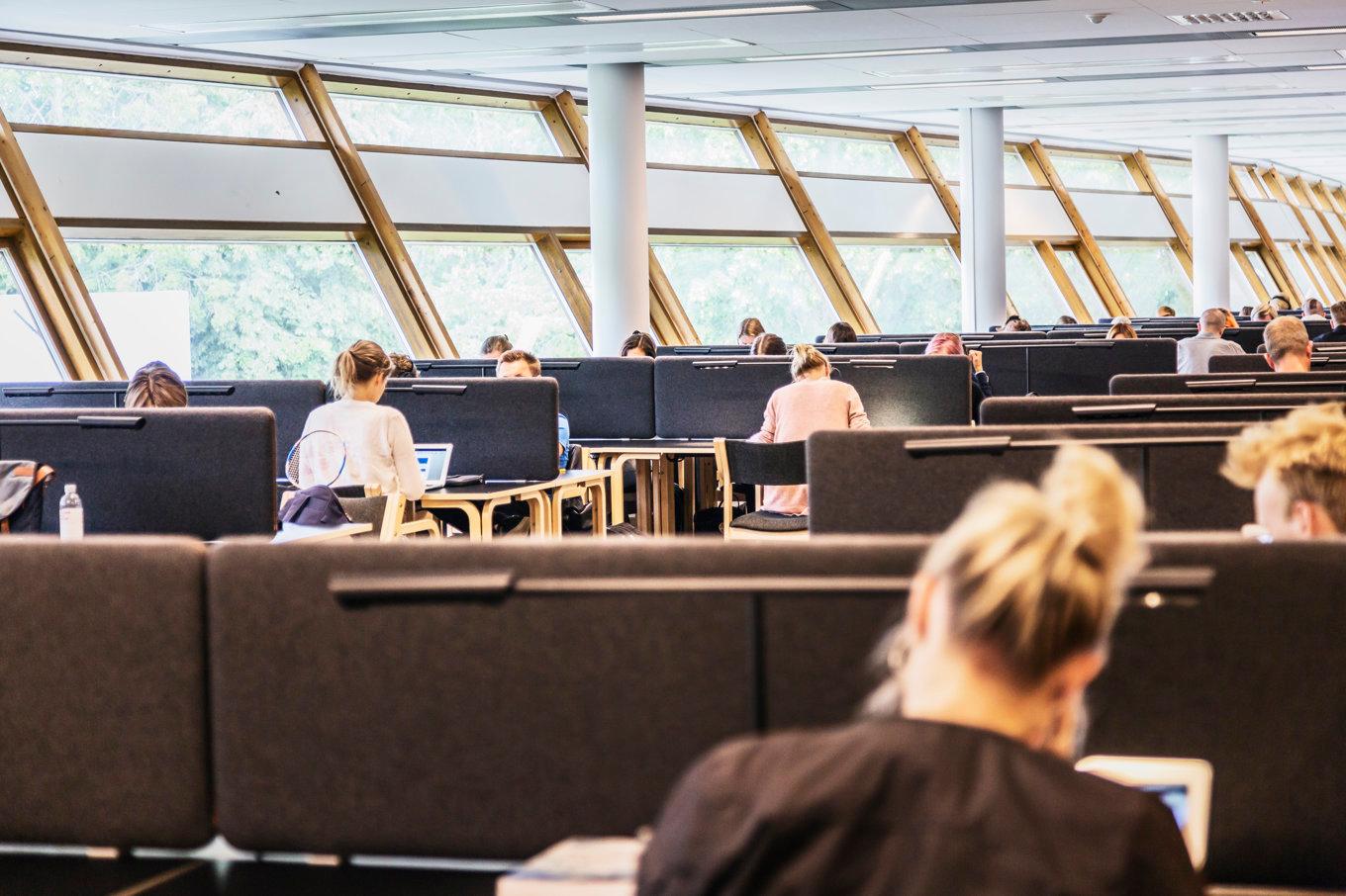 Lärosäten ska inte utforma prov för dem som söker svenskt medborgarskap, hävdar Stockholms universitet. Arkivbild. Foto: Veronica Johansson/SvD/TT