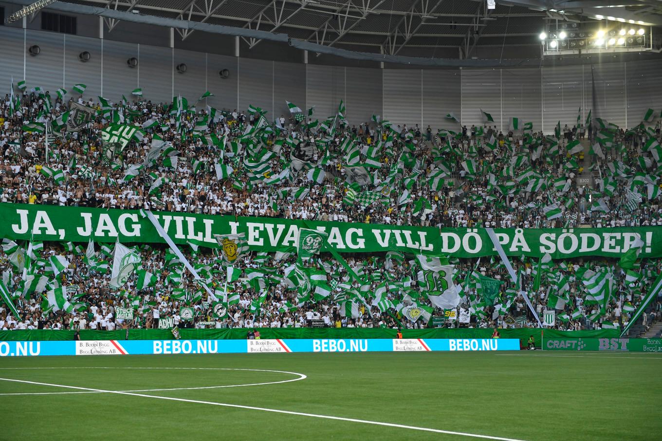 Hammarbys tifo under mötet mot Charleroi på 3 arena. Foto: Oscar Olsson/TT