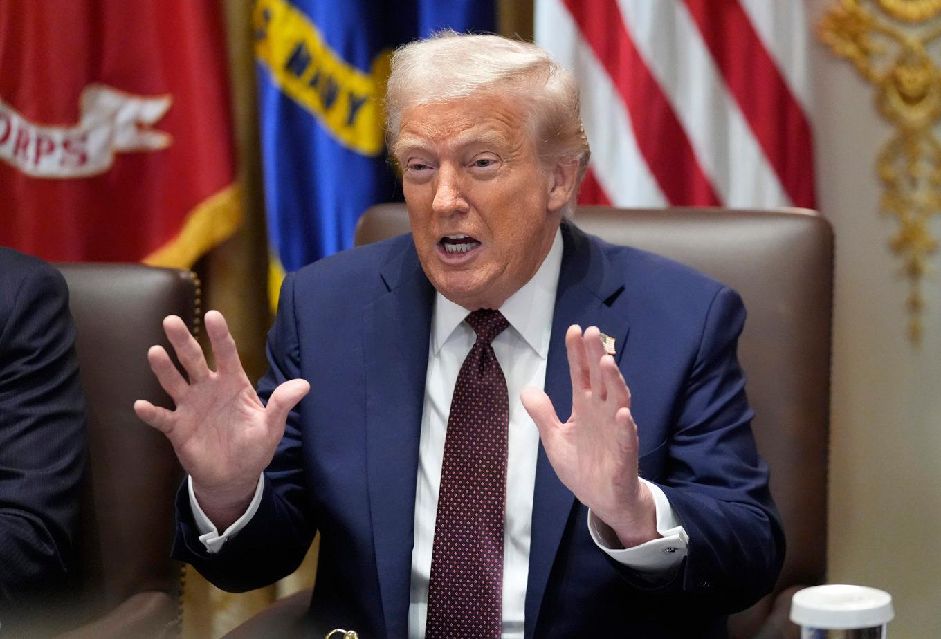 USA:s president Donald Trump under tisdagens regeringsmöte. Foto: Mark Schiefelbein/AP/TT
