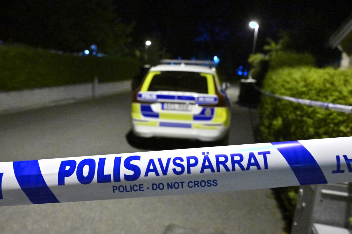 Polisen har spärrat av ett område vid en villa i Södertälje efter en explosion. Foto: Claudio Bresciani/TT
