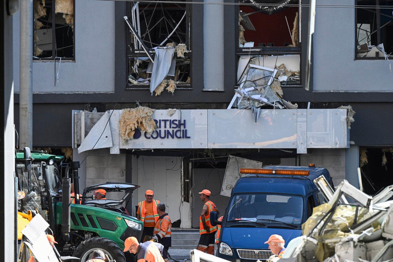 En brittisk delegationsbyggnad i Kiev attackerades i den ryska attacken mot Kiev. Foto: Danylo Antoniuk/AP/TT