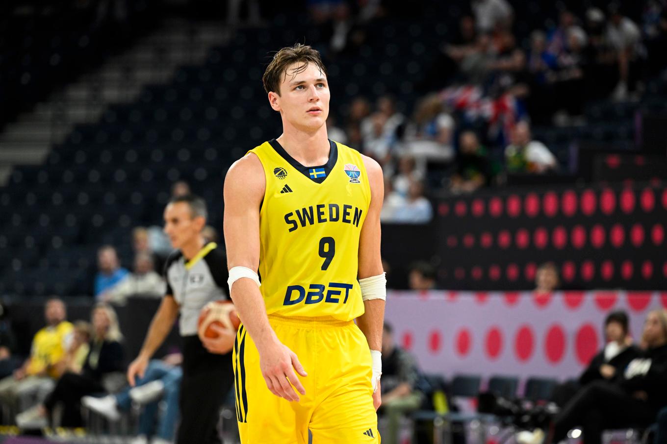 Pelle Larsson gjorde en bra match, men det räckte inte för att Sverige skulle vinna mot Montenegro. Foto: Jessica Gow/TT