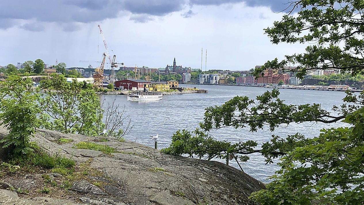 Längst ut på Kastellholmen – så fint. Land och stad på samma gång. Foto: Arne Nilsson