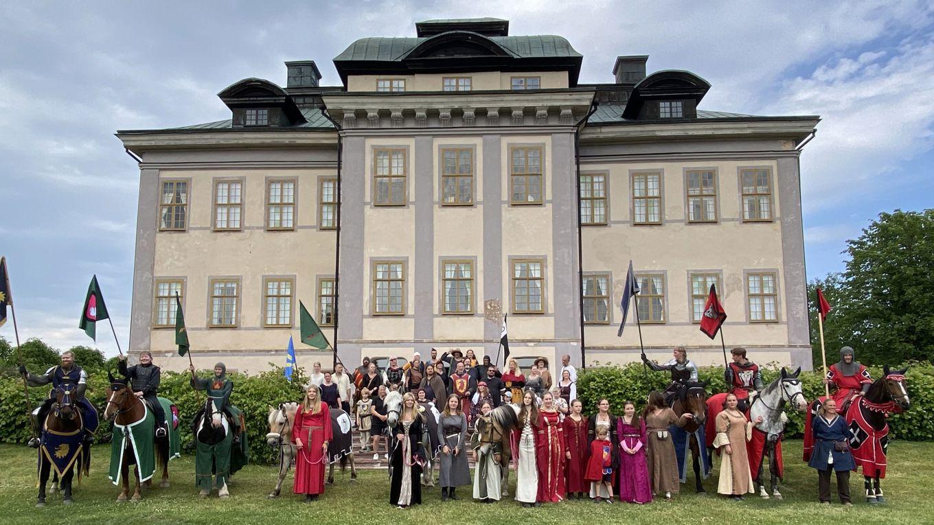 Salsta slott har medeltida anor och är spelplats för nutida iscensatta tornerspel. Foto: Niclas Malmberg