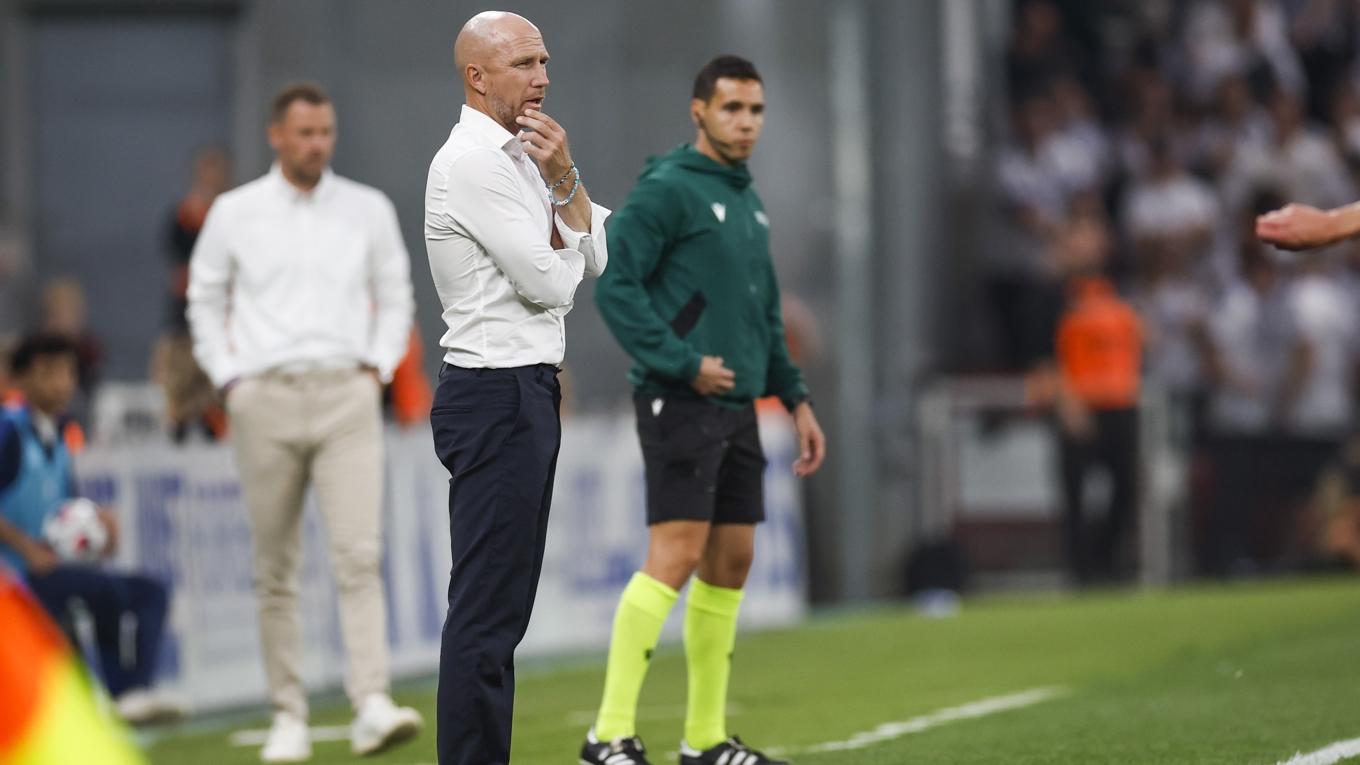 Malmös tränare Henrik Rydström fick en del att fundera över när hans lag fick storstryk på Parken av FC Köpenhamn, som vann med 5–0.   Foto: Andreas Hillergren/TT