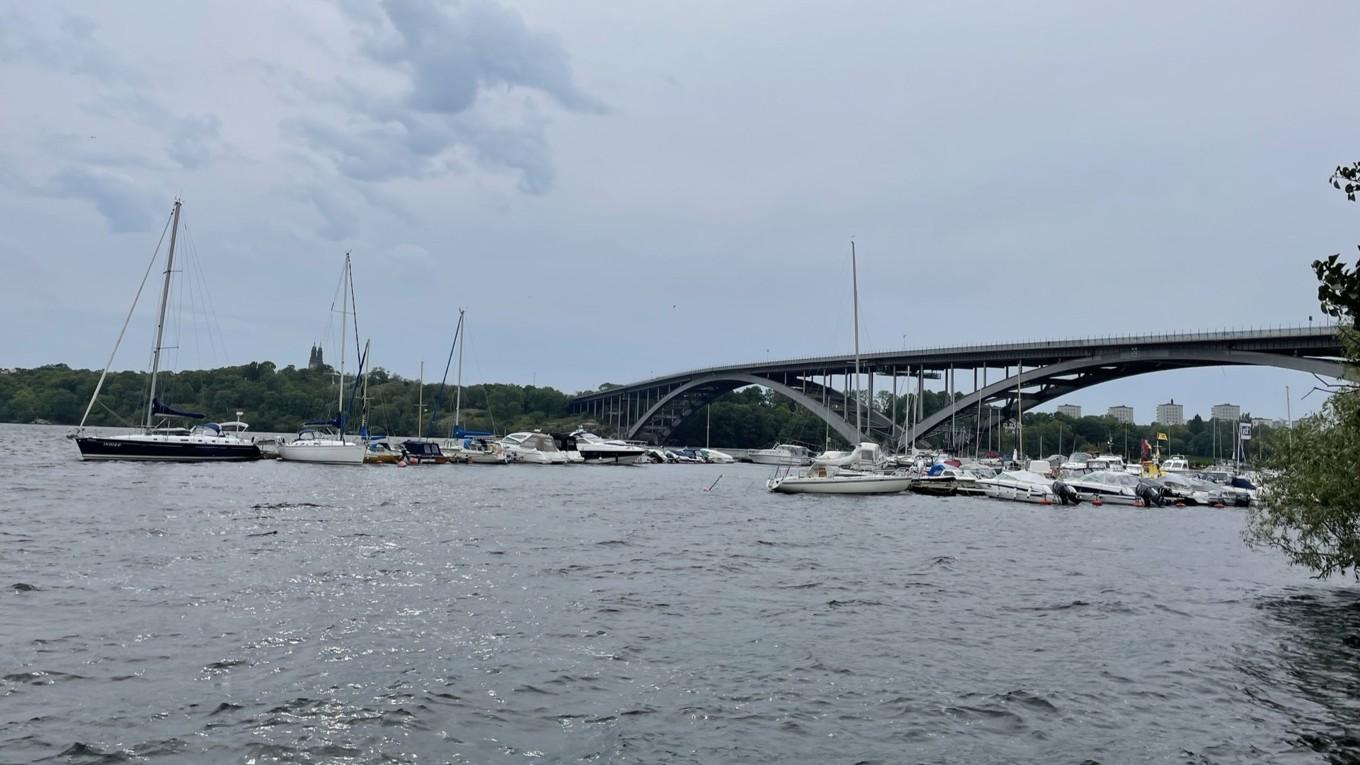 Nyligen har motorer stulits från båtar i Mälaren. Polisen uppmanar därför båtägare att vara vaksamma. Foto: Tony Lingefors