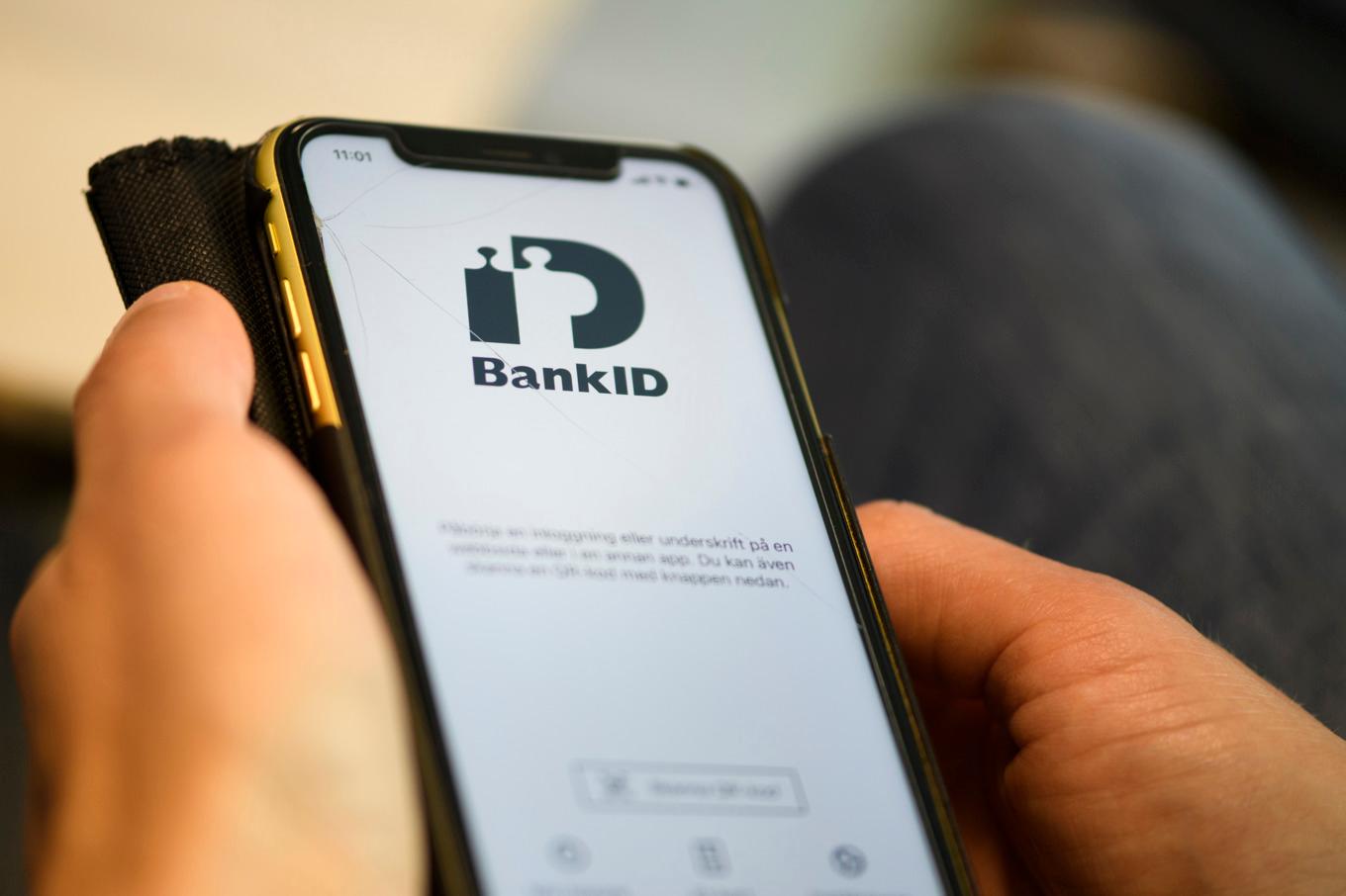 "Äldre människor ska känna glädje när telefonen ringer, inte rädsla", säger justitieminister Gunnar Strömmer. Arkivbild. Foto: Oscar Olsson/TT